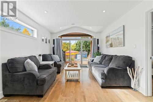 796 Arlington Street, Port Elgin, ON - Indoor Photo Showing Living Room