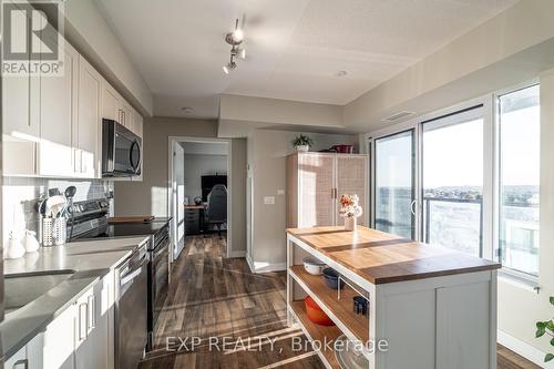 1205 - 1480 Bayly Street, Pickering, ON - Indoor Photo Showing Kitchen With Upgraded Kitchen