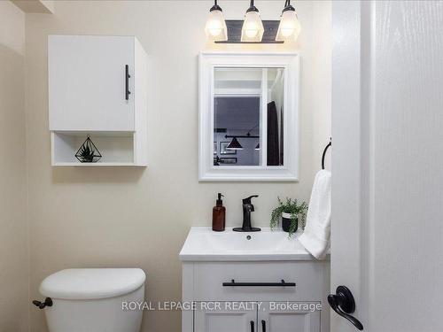 130 Mainprize Cres, East Gwillimbury, ON - Indoor Photo Showing Bathroom