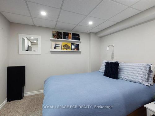 130 Mainprize Cres, East Gwillimbury, ON - Indoor Photo Showing Bedroom