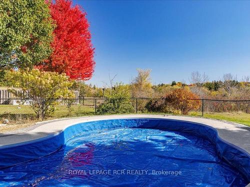 130 Mainprize Cres, East Gwillimbury, ON - Outdoor With In Ground Pool