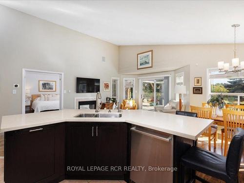 130 Mainprize Cres, East Gwillimbury, ON - Indoor Photo Showing Kitchen With Double Sink