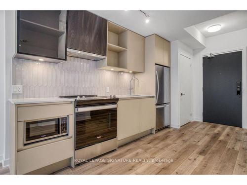 418-395 Dundas St W, Oakville, ON - Indoor Photo Showing Kitchen With Stainless Steel Kitchen With Upgraded Kitchen