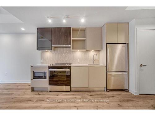 418-395 Dundas St W, Oakville, ON - Indoor Photo Showing Kitchen