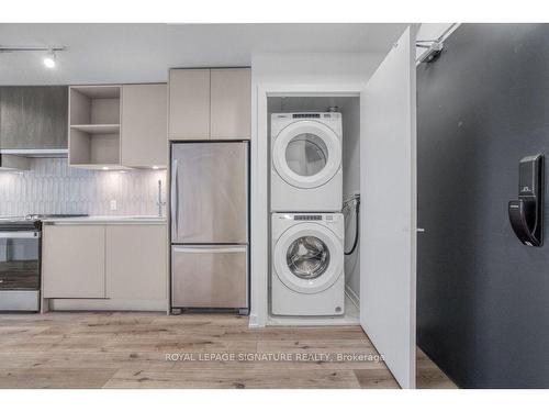 418-395 Dundas St W, Oakville, ON - Indoor Photo Showing Laundry Room