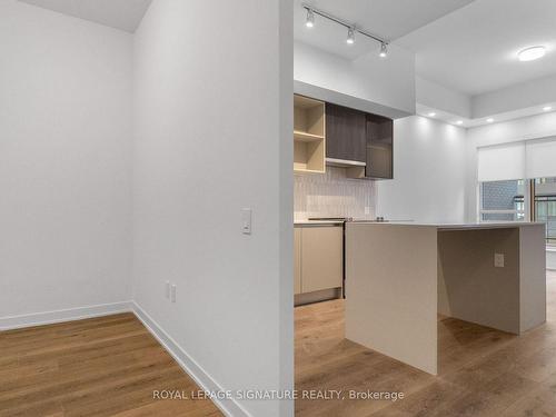 222-395 Dundas St W, Oakville, ON - Indoor Photo Showing Kitchen