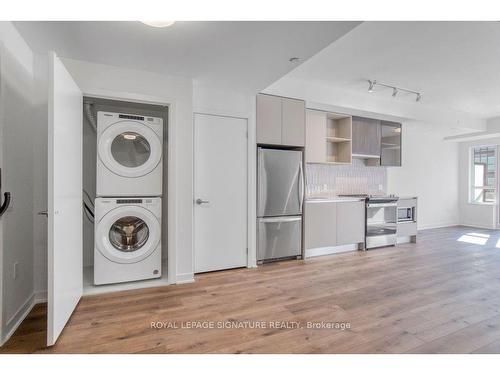 620-395 Dundas St W, Oakville, ON - Indoor Photo Showing Laundry Room