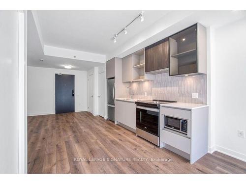 620-395 Dundas St W, Oakville, ON - Indoor Photo Showing Kitchen