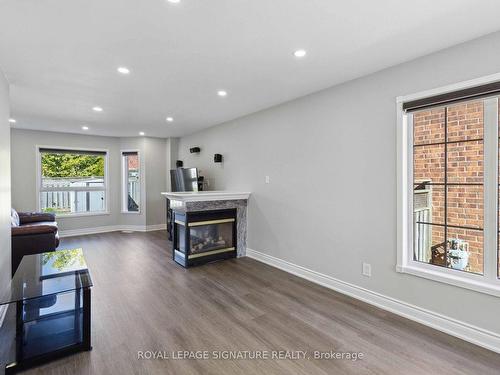 5609 Sidmouth St, Mississauga, ON - Indoor Photo Showing Living Room With Fireplace