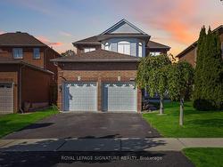 5609 Sidmouth St  Mississauga, ON L5V 2H4