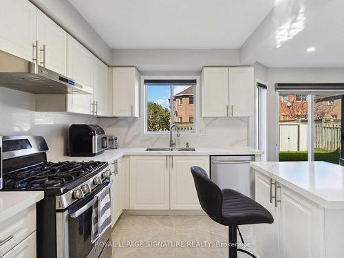 5609 Sidmouth St, Mississauga, ON - Indoor Photo Showing Kitchen With Double Sink