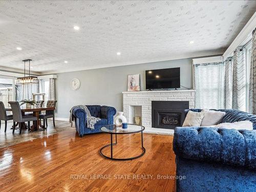 5117 Canborough Road, West Lincoln, ON - Indoor Photo Showing Living Room With Fireplace