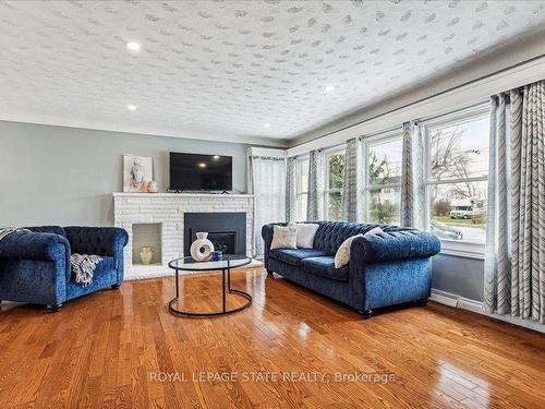 5117 Canborough Road, West Lincoln, ON - Indoor Photo Showing Living Room With Fireplace