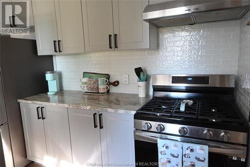 1127 James Crescent, Dresden, ON - Indoor Photo Showing Kitchen With Upgraded Kitchen