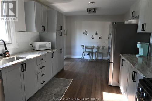 1127 James Crescent, Dresden, ON - Indoor Photo Showing Kitchen