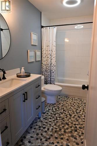 1127 James Crescent, Dresden, ON - Indoor Photo Showing Bathroom