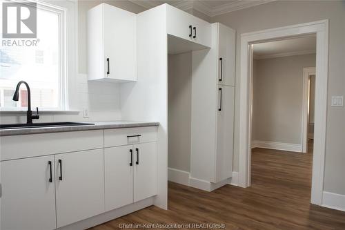 250 Forest Street, Chatham, ON - Indoor Photo Showing Kitchen