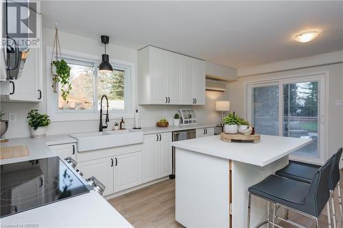 2423 Trout Lake Road, North Bay, ON - Indoor Photo Showing Kitchen With Upgraded Kitchen