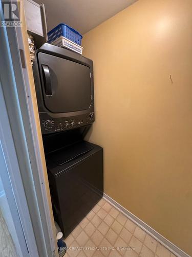 802 - 75 King Street E, Mississauga, ON - Indoor Photo Showing Laundry Room