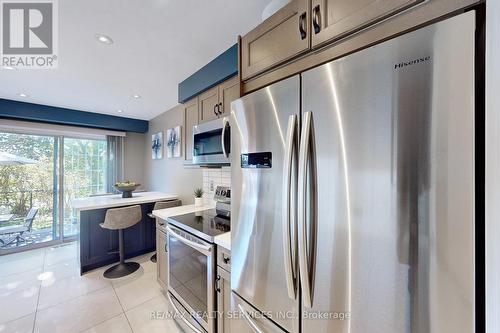 38 Heathcliffe Square, Brampton, ON - Indoor Photo Showing Kitchen