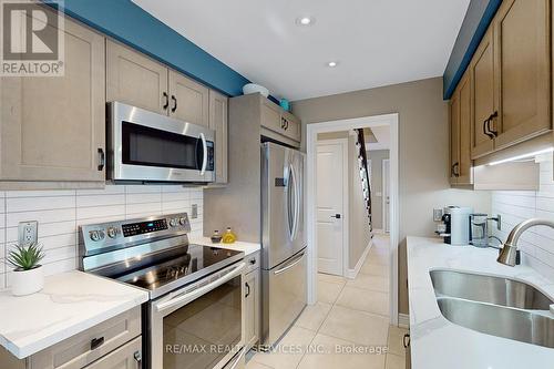 38 Heathcliffe Square, Brampton, ON - Indoor Photo Showing Kitchen With Double Sink With Upgraded Kitchen