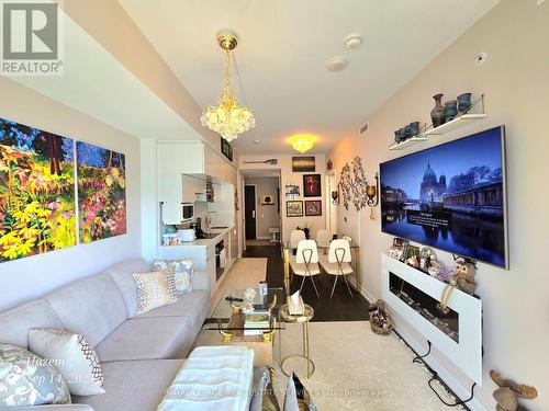 2512 - 185 Roehampton Avenue, Toronto, ON - Indoor Photo Showing Living Room