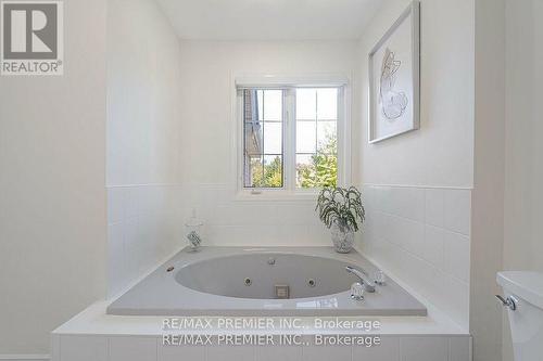 37 Furrows End, Brampton, ON - Indoor Photo Showing Bathroom