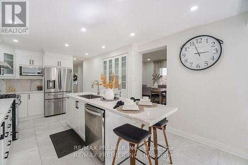 37 Furrows End, Brampton, ON - Indoor Photo Showing Kitchen With Upgraded Kitchen