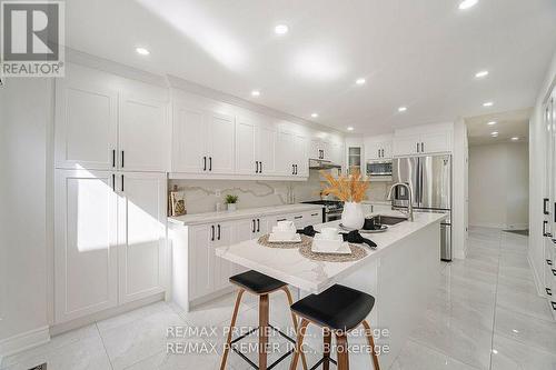 37 Furrows End, Brampton, ON - Indoor Photo Showing Kitchen With Upgraded Kitchen