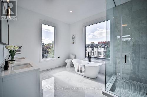 1372 Wren Avenue, Oakville, ON - Indoor Photo Showing Bathroom