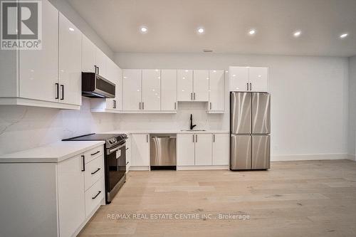 1372 Wren Avenue, Oakville, ON - Indoor Photo Showing Kitchen With Upgraded Kitchen