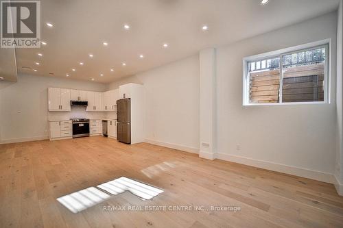 1372 Wren Avenue, Oakville, ON - Indoor Photo Showing Kitchen