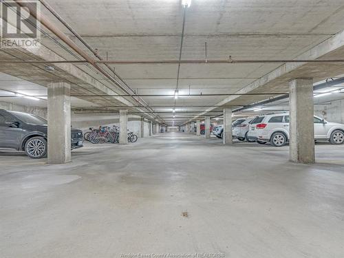 109 Robson Road Unit# 504, Leamington, ON - Indoor Photo Showing Garage