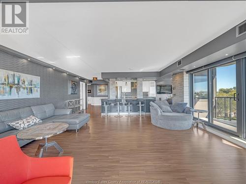 109 Robson Road Unit# 504, Leamington, ON - Indoor Photo Showing Living Room