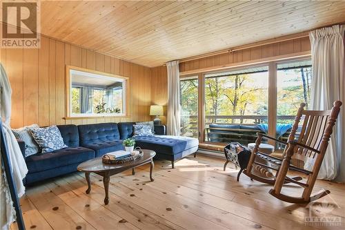 2255 B Calabogie Road, Burnstown, ON - Indoor Photo Showing Living Room