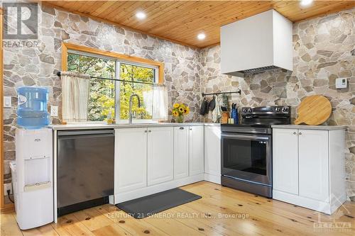 2255 B Calabogie Road, Greater Madawaska, ON - Indoor Photo Showing Kitchen