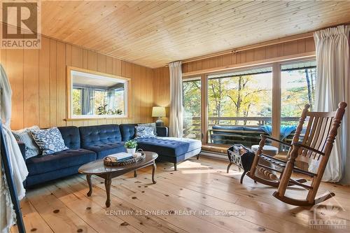 2255 B Calabogie Road, Greater Madawaska, ON - Indoor Photo Showing Living Room