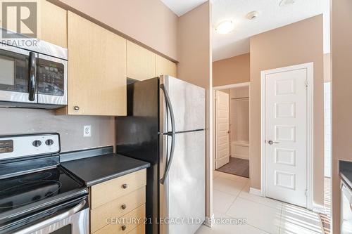 1406 - 215 Queen Street E, Brampton, ON - Indoor Photo Showing Kitchen