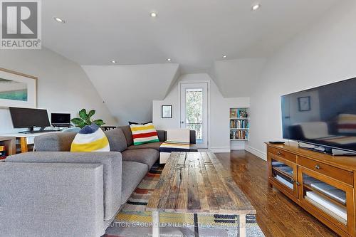 818 Windermere Avenue, Toronto, ON - Indoor Photo Showing Living Room