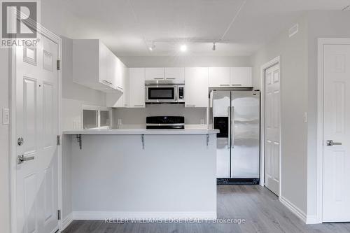 104 - 2040 Cleaver Avenue, Burlington, ON - Indoor Photo Showing Kitchen