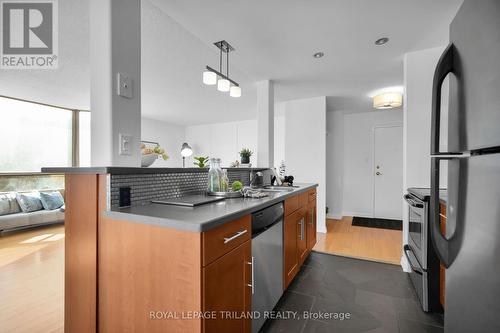 503 - 570 Proudfoot Lane, London, ON - Indoor Photo Showing Kitchen