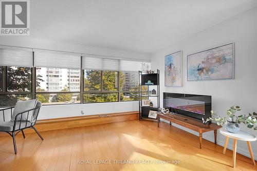 503 - 570 Proudfoot Lane, London, ON - Indoor Photo Showing Living Room