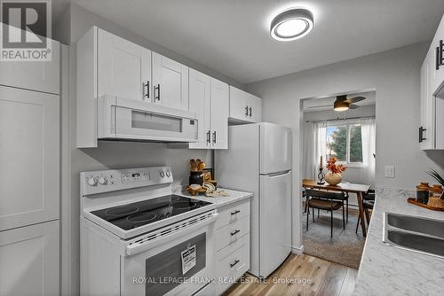 17 - 700 Harmony Road N, Oshawa (Pinecrest), ON - Indoor Photo Showing Kitchen With Double Sink