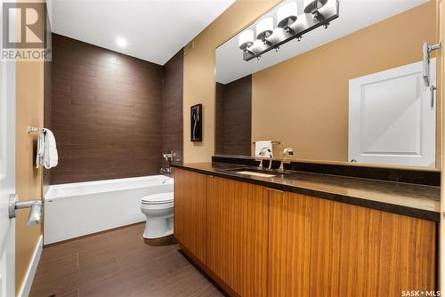 6106 Wascana Court, Regina, SK - Indoor Photo Showing Bathroom