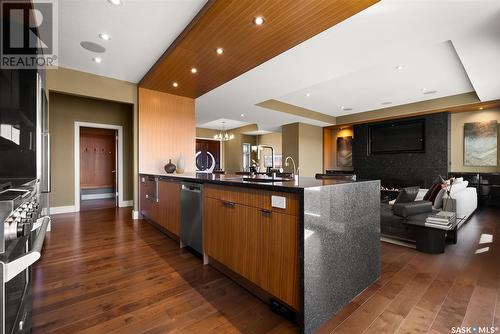 6106 Wascana Court, Regina, SK - Indoor Photo Showing Kitchen