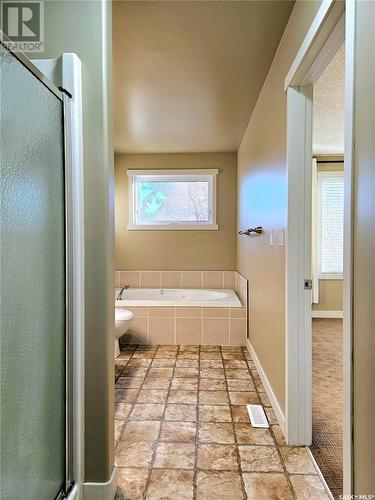 31 701 Mcintosh Street E, Swift Current, SK - Indoor Photo Showing Bathroom