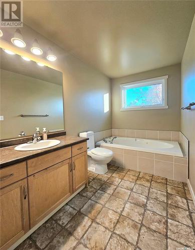 31 701 Mcintosh Street E, Swift Current, SK - Indoor Photo Showing Bathroom