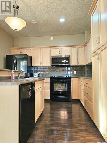 31 701 Mcintosh Street E, Swift Current, SK - Indoor Photo Showing Kitchen