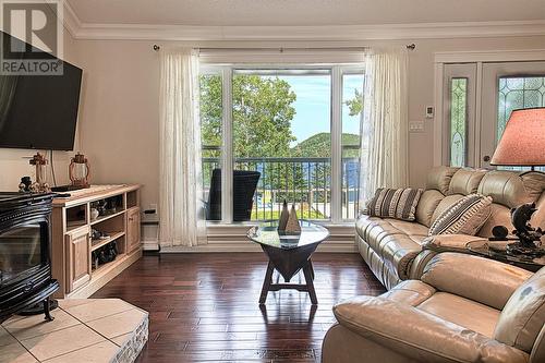 16 Lakeview Crescent, Roberts Arm, NL - Indoor Photo Showing Living Room