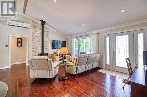 16 Lakeview Crescent, Roberts Arm, NL - Indoor Photo Showing Living Room